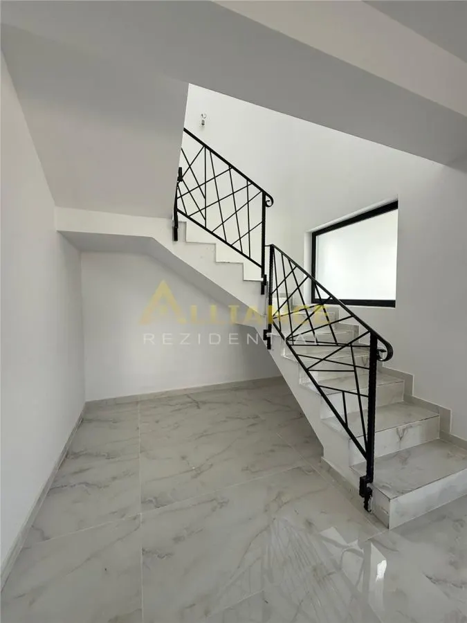 Vila pe prima strada / 4 Camere / 3 Bai / Incalzire Pardoseala / Teren 308 mp - foto 11