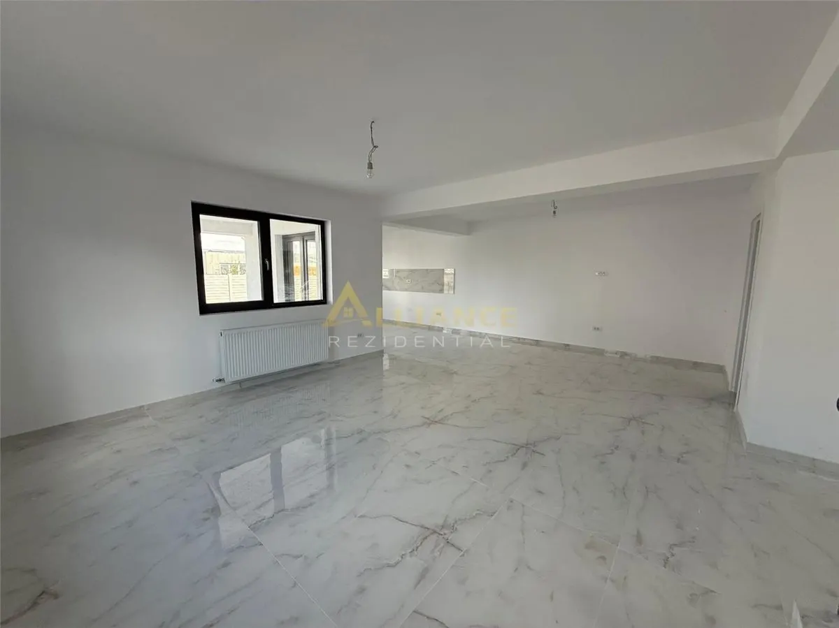 Vila pe prima strada / 4 Camere / 3 Bai / Incalzire Pardoseala / Teren 308 mp - foto 8