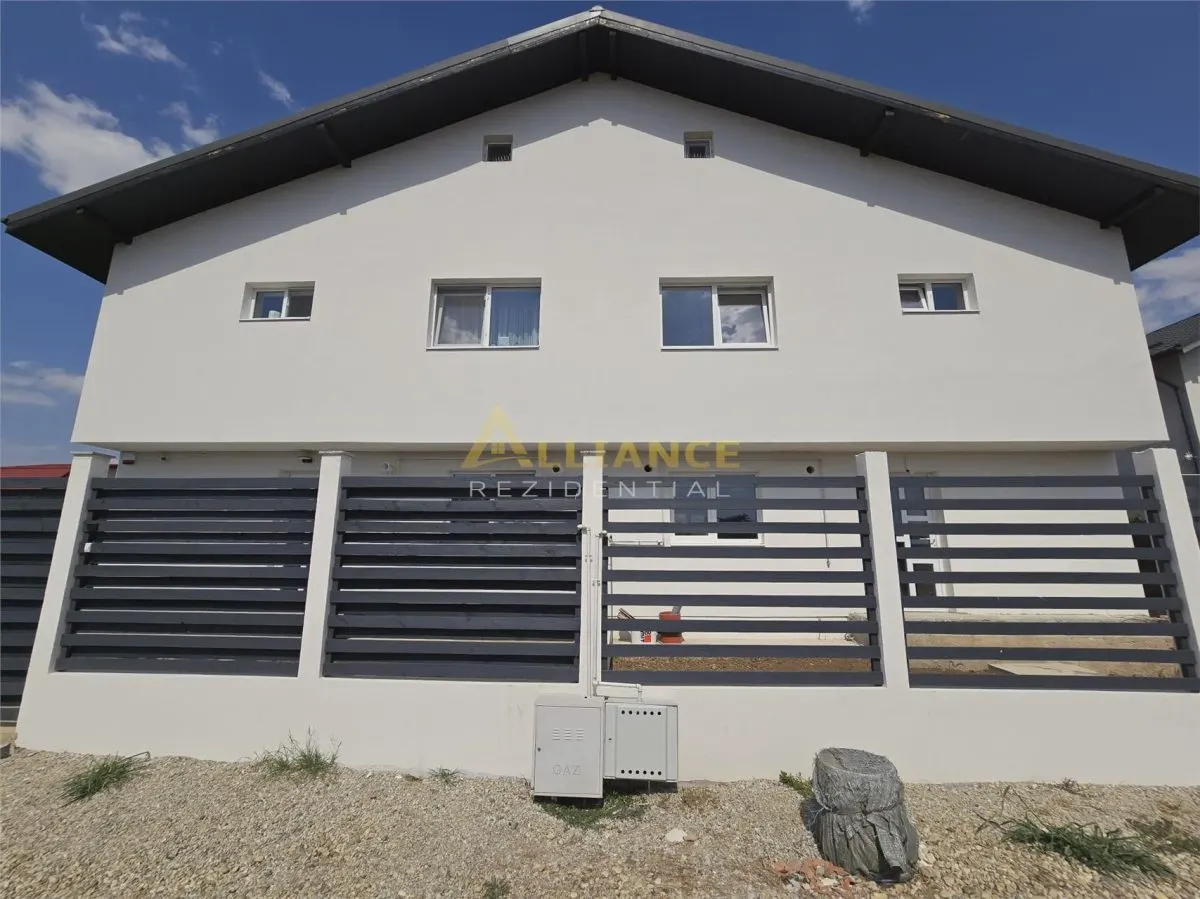 Duplex cu perete dublu- 4 camere - 2 bai - apa curenta  - pod - foto 1