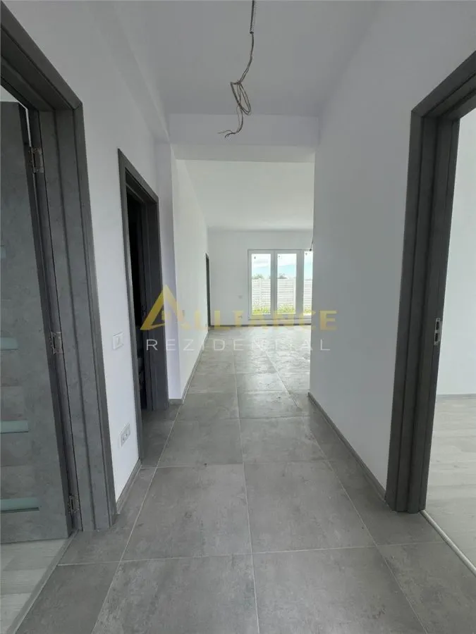 Confort pe un singur nivel - casa perfecta pentru familie! - foto 3