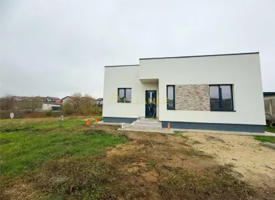 Casa moderna / 3 Camere / 2 Bai / Teren 378 mp - foto 1