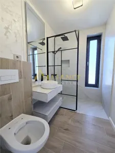 Ansamblu - Vila individuala - 5 camere - 3 bai - dressing - curte amenajata - foto 7