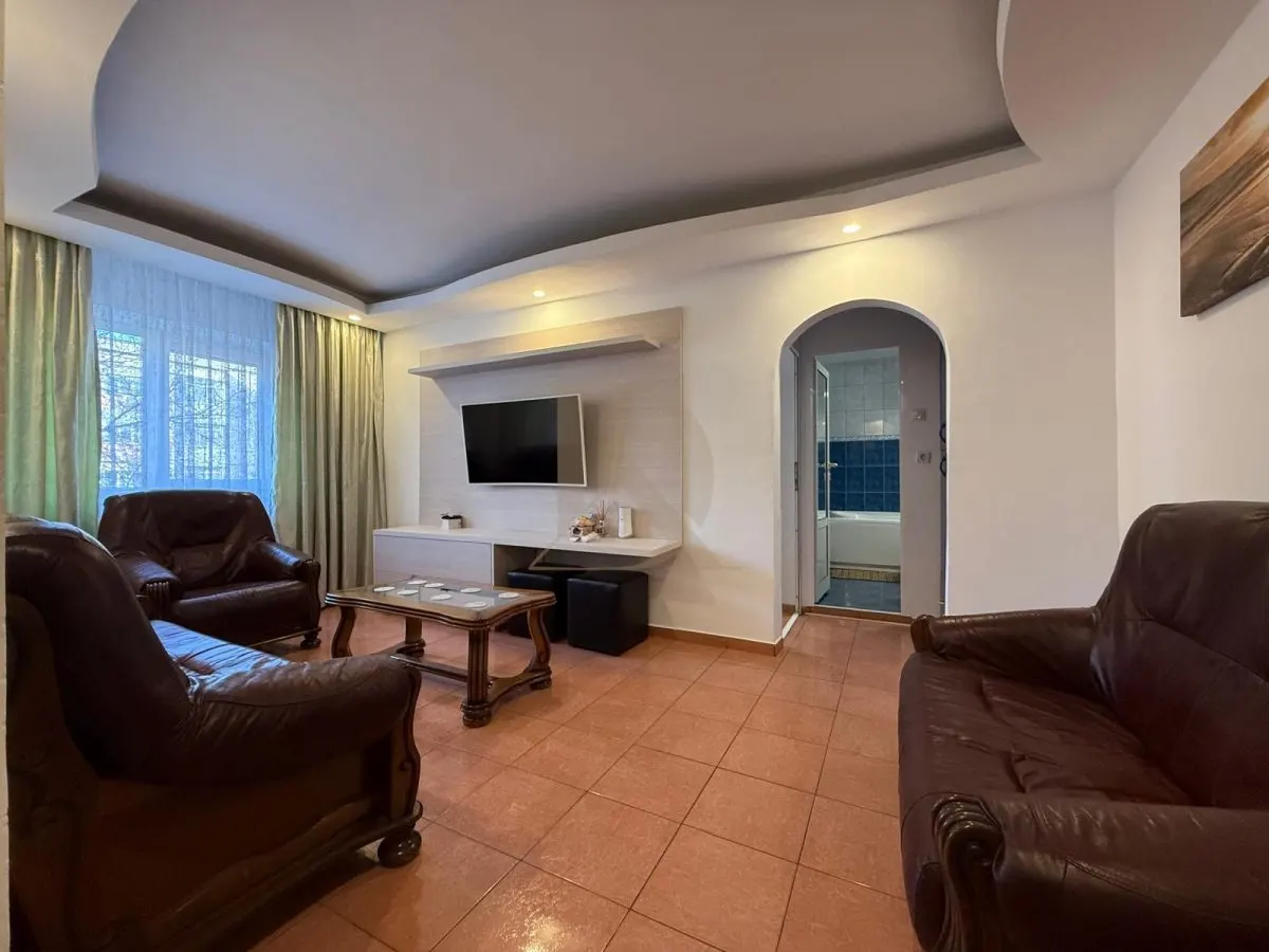 Apartament 3 camere Nicolina Prima Statie , etaj 2 - foto 1