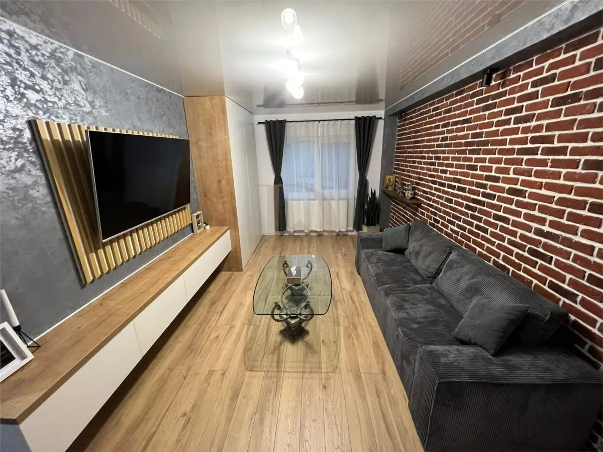Sf. Lazar - Palas , 2 camere , amenajat la cheie ! - foto 3