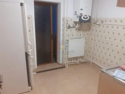 LIBER 3 camere, zona Dorobanti etaj 1 - Braila