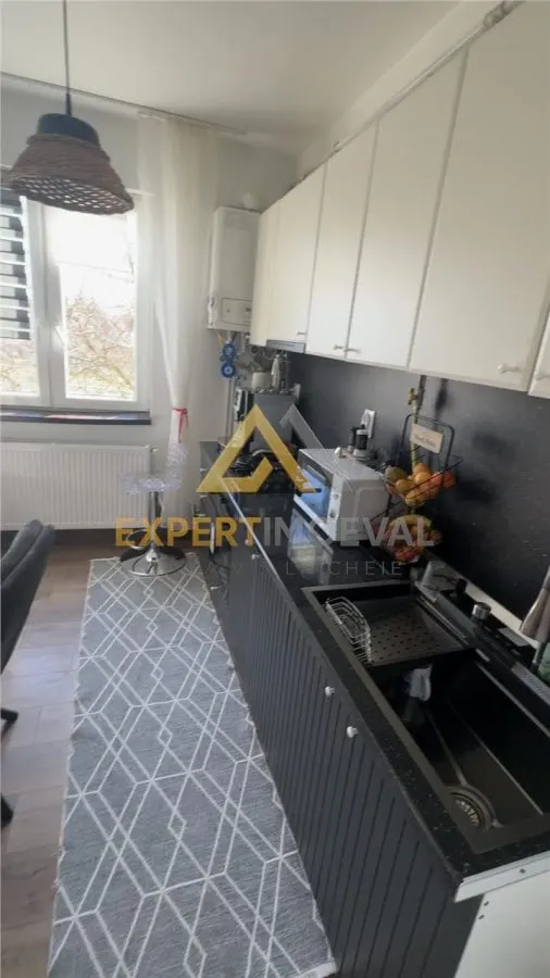 Apartament 3 camere de vanzare- Str. Minerilor - foto 4