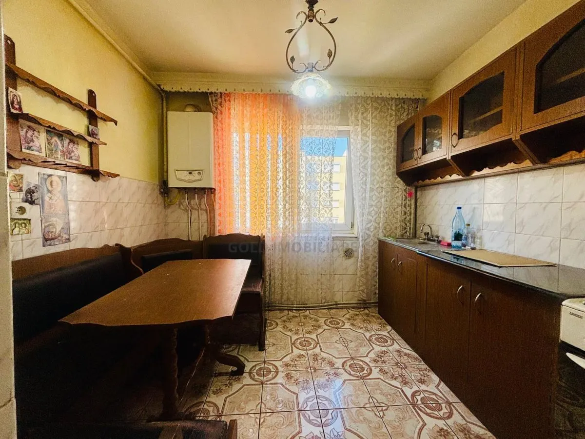 Apartament 3 camere pe 2 nivele zona Marul de Aur - foto 1