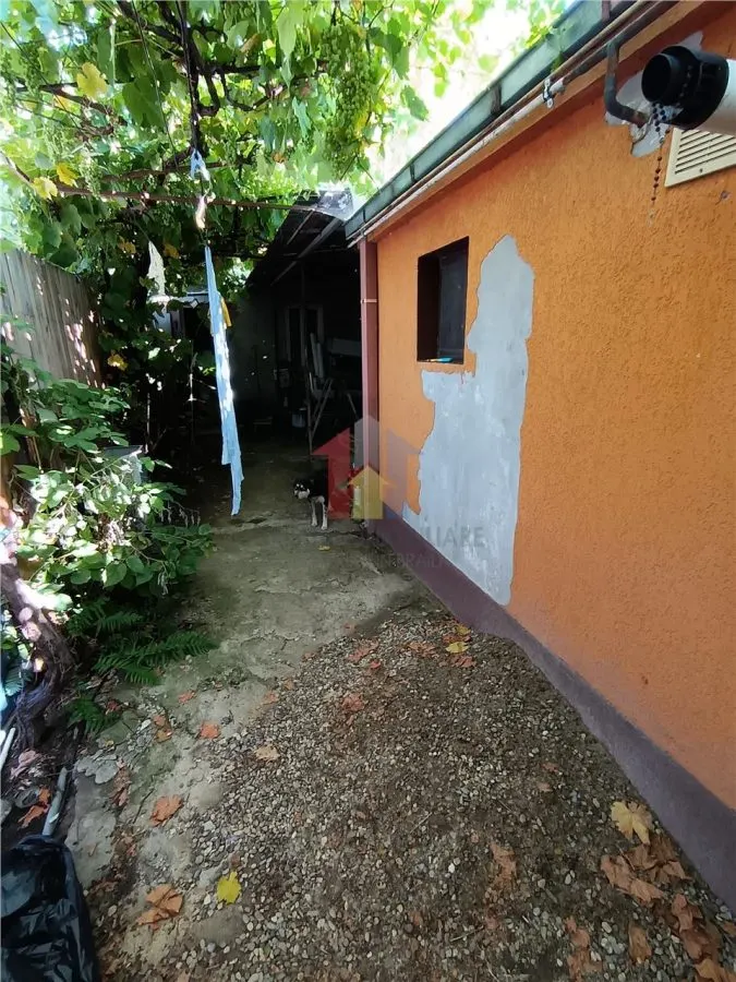 Pta Saraca Casa 3 cam Caramida 100mp utili toate utilitatile teren 196 mp - foto 4