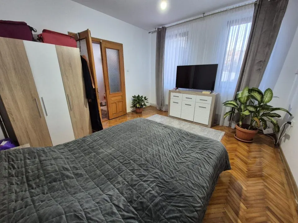 Casa 4 cam 200mp, caramida teren 509 mp mobilata zona  Centru - foto 16