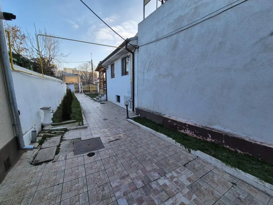 Casa 4 cam 200mp, caramida teren 509 mp mobilata zona  Centru - foto 19