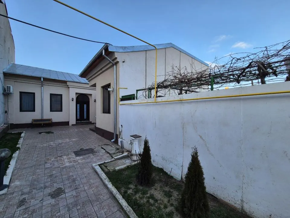 Casa 4 cam 200mp, caramida teren 509 mp mobilata zona  Centru - foto 3