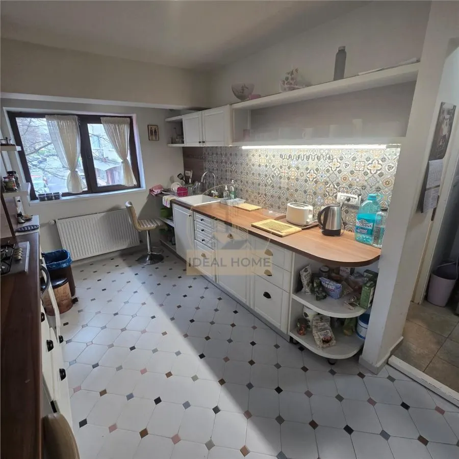 Apartament 3 camere Copou-Casa Armatei. Etaj 2 - foto 1