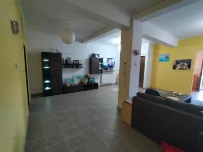 Vila P+1 +M 4 camere  construita din caramida zona Islaz - foto 4