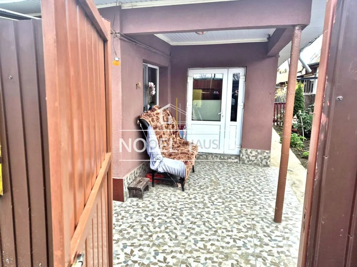 Casa si teren, central Barlad, str Al Sahia - foto 1