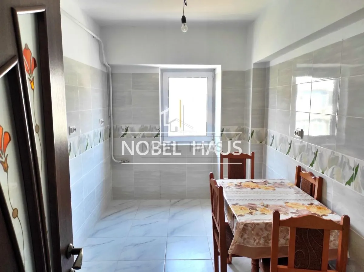 Apartament 3 camere, decomandat, etajul 3, Zona Gura Leului - foto 1
