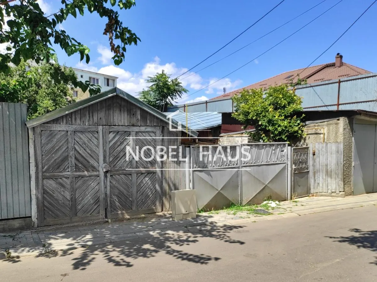 Teren intravilan Barlad, 707 mp, zona centrala, str Bradului - foto 1