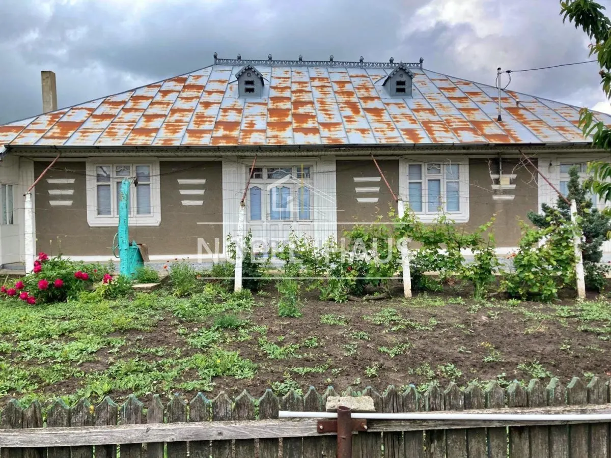Casa la tara si teren intravilan, in sat Carja, jud Vaslui - foto 1