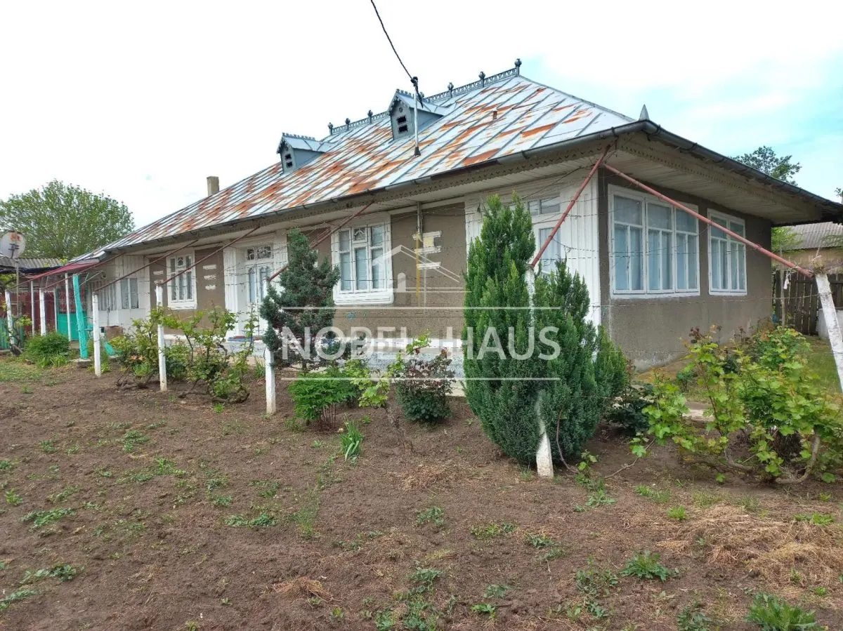 Casa la tara si teren intravilan, in sat Carja, jud Vaslui - foto 16