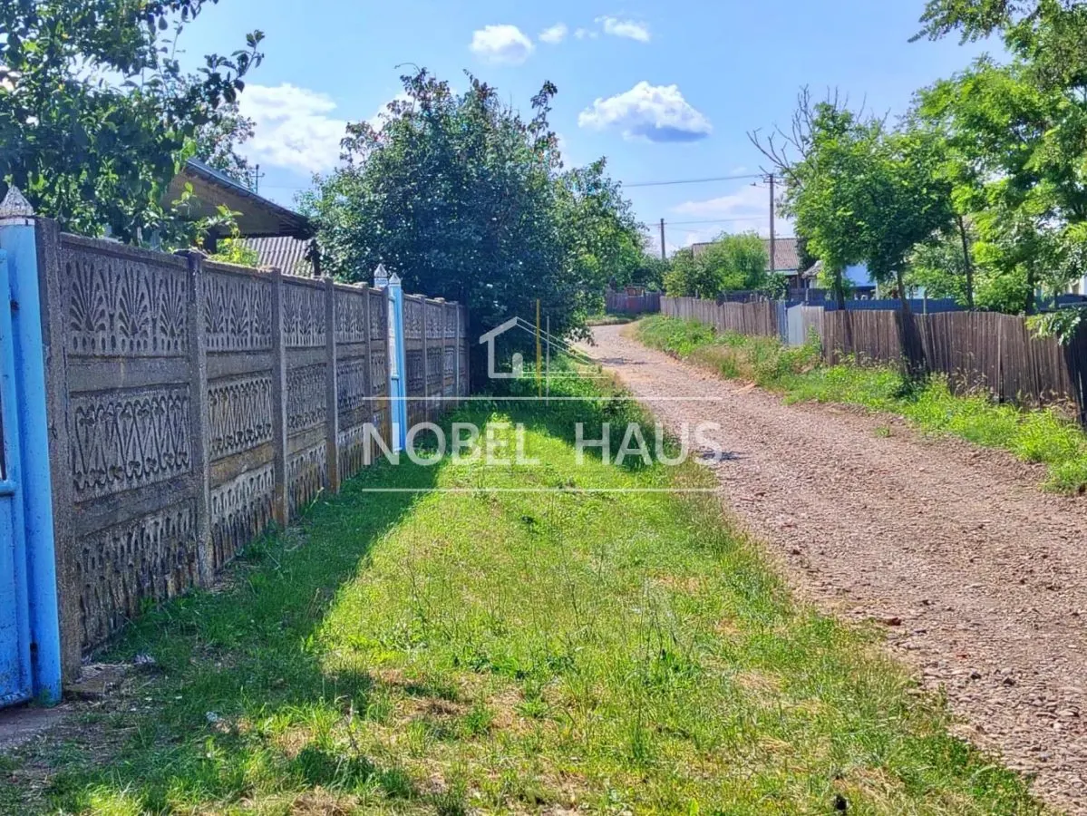 Casa la tara si teren intravilan, in sat Carja, jud Vaslui - foto 17