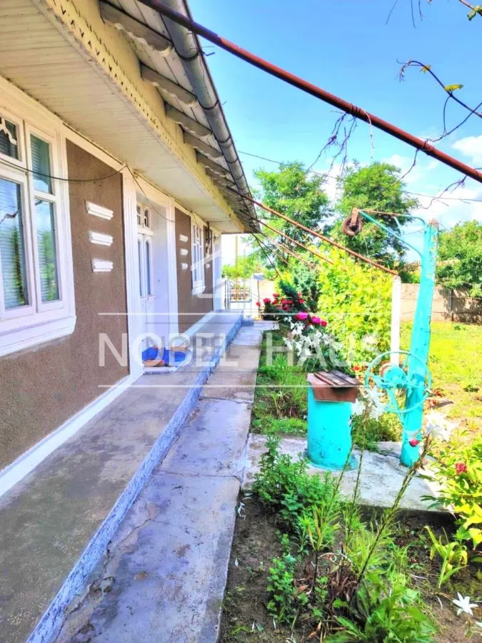 Casa la tara si teren intravilan, in sat Carja, jud Vaslui - foto 5