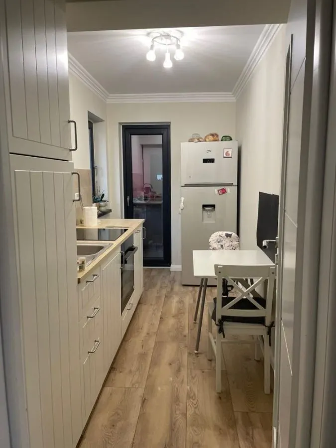 Apartament 2 camere Tractorul,mobilat,parcare,gradina,135000 Euro neg - foto 4
