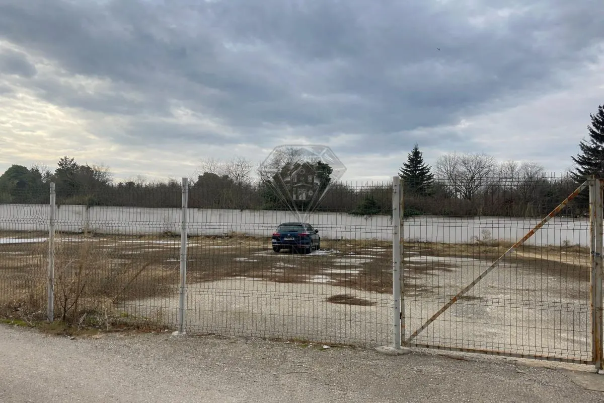 Teren 1200 mp central Ploiesti, zona Bulevardul Victoriei, ideal investitie comerciala - foto 1