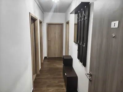 Apartament 2 camere zona Tractorul-Coresi,mobilat,parcare,127500 Euro - foto 4