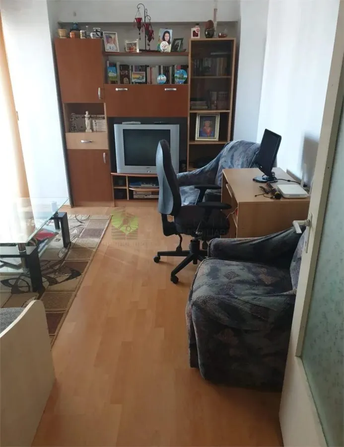 Apartament 3 camere Judetean,,decomandat,135000 Euro - foto 1