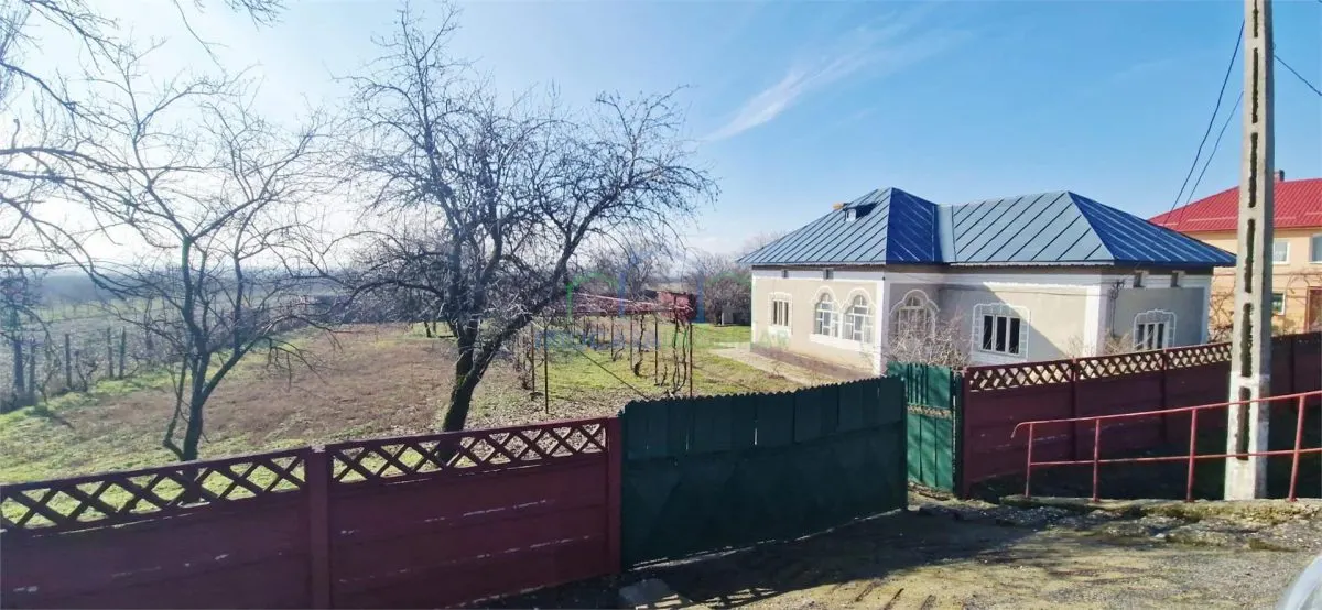 Casa Bradesti , teren  intravilan 7952 mp , deschidere 33 m la DE 70 - foto 4