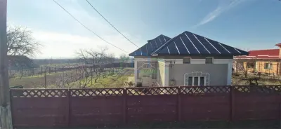 Casa Bradesti , teren  intravilan 7952 mp , deschidere 33 m la DE 70 - foto 5