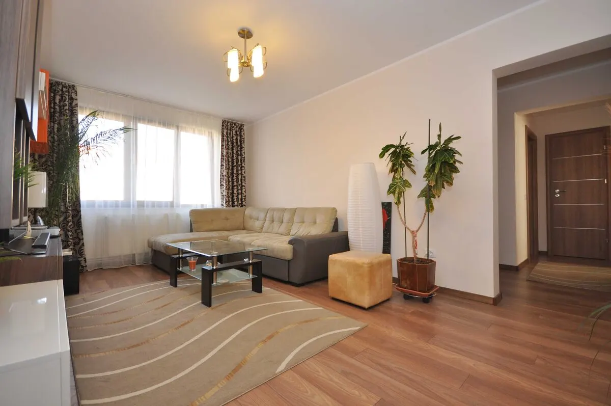 3 camere Centru Civic mobilat lux  600 Euro - foto 1