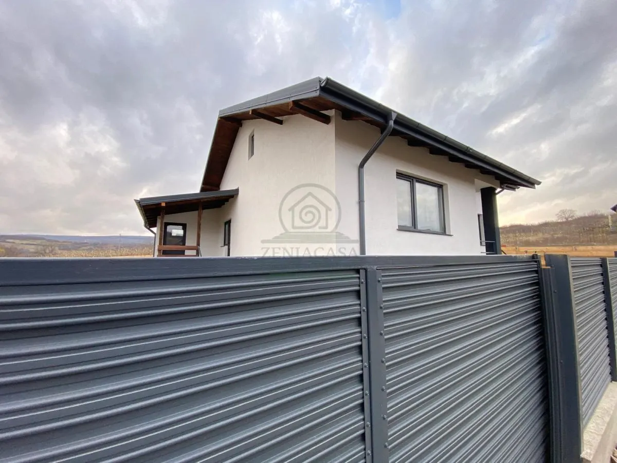 Casa Miroslava Ciurbesti 3 camere / CANALIZARE si ASFALT - foto 1