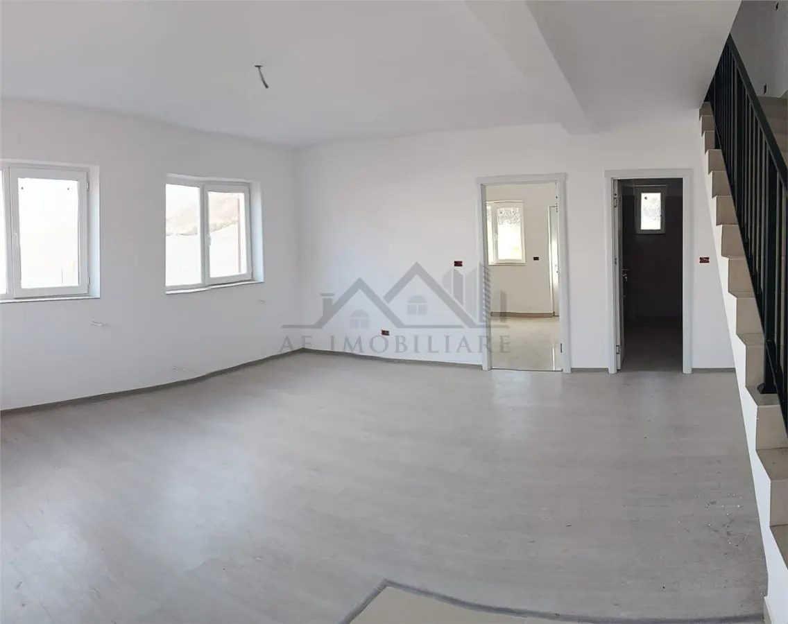 Mutare imediata! LIBERA - LA CHEIE  Visani vila P+1 duplex la str. Principala - foto 1
