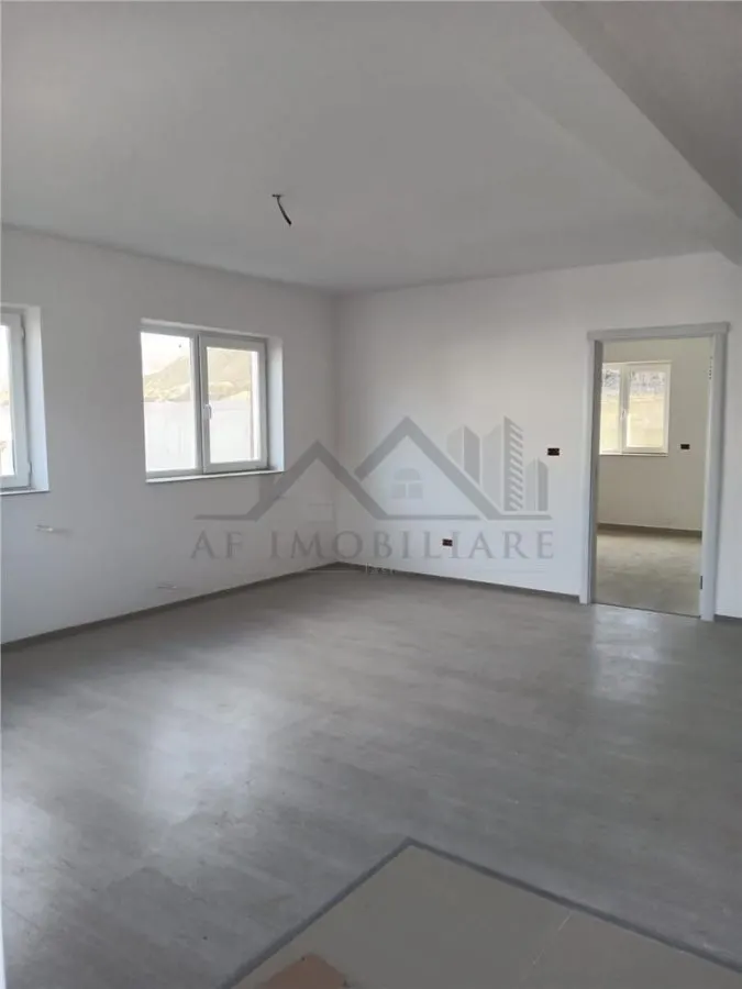 Mutare imediata! LIBERA - LA CHEIE  Visani vila P+1 duplex la str. Principala - foto 3