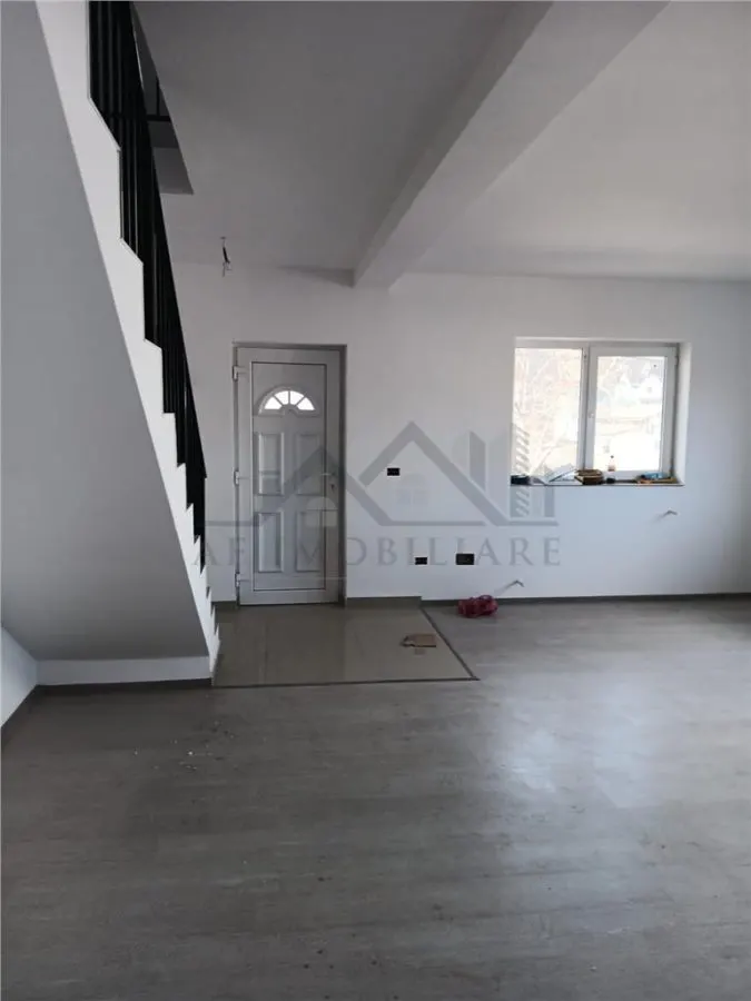 Mutare imediata! LIBERA - LA CHEIE  Visani vila P+1 duplex la str. Principala - foto 4