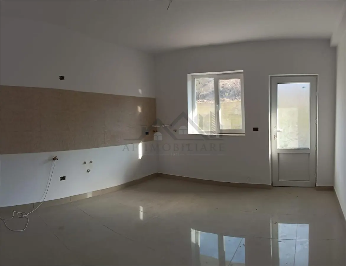 Mutare imediata! LIBERA - LA CHEIE  Visani vila P+1 duplex la str. Principala - foto 5