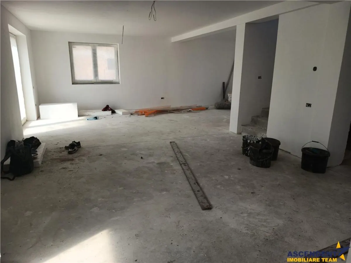 Design minimalist, rafinament maxim – Casa ta moderna in Sanpetru - foto 12