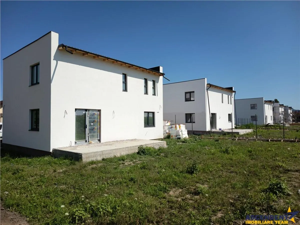 Design minimalist, rafinament maxim – Casa ta moderna in Sanpetru - foto 23