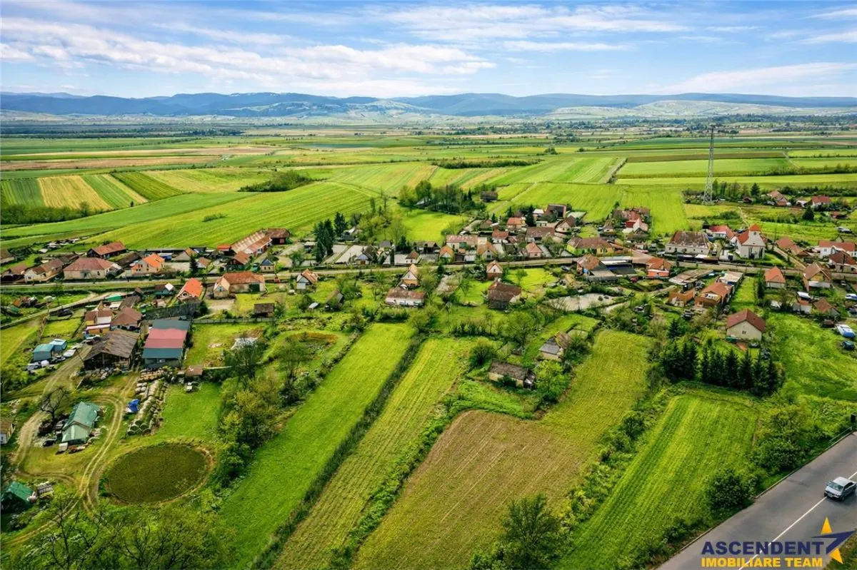 FILM! 4.900mp teren intravilan, cu casa, in Tufalau, Covasna - foto 6