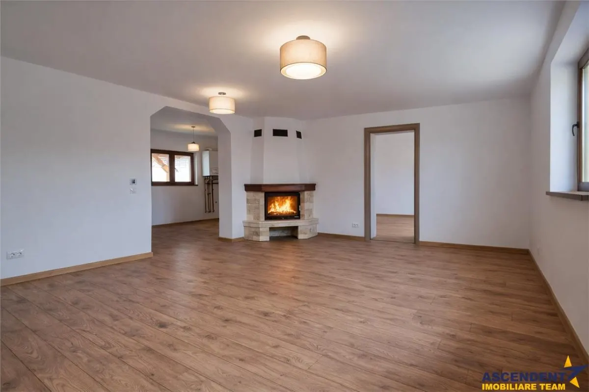 Cocheta casa renovata+vila spatioasa, domeniu de 1.500mp,Sanpetru,Brasov - foto 2