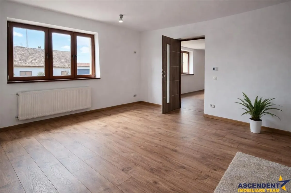 Cocheta casa renovata+vila spatioasa, domeniu de 1.500mp,Sanpetru,Brasov - foto 5