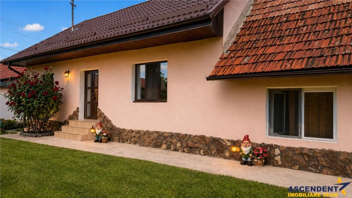 Farmecul unei case sasesti,1.500mp domeniu propriu,fantana,Persani,Brasov - foto 1