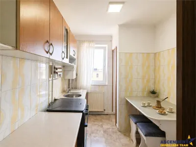 Apartament 2 camere, zona centrala Codlea, mobilat, balcon inchis - foto 2
