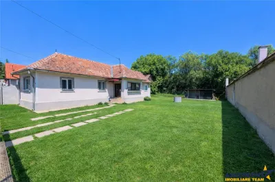 Vrei sa auzi ciripitul pasarilor,sa fii langa izvoarele termale:Casa modern utilata, Valcele, Covasna - Valcele