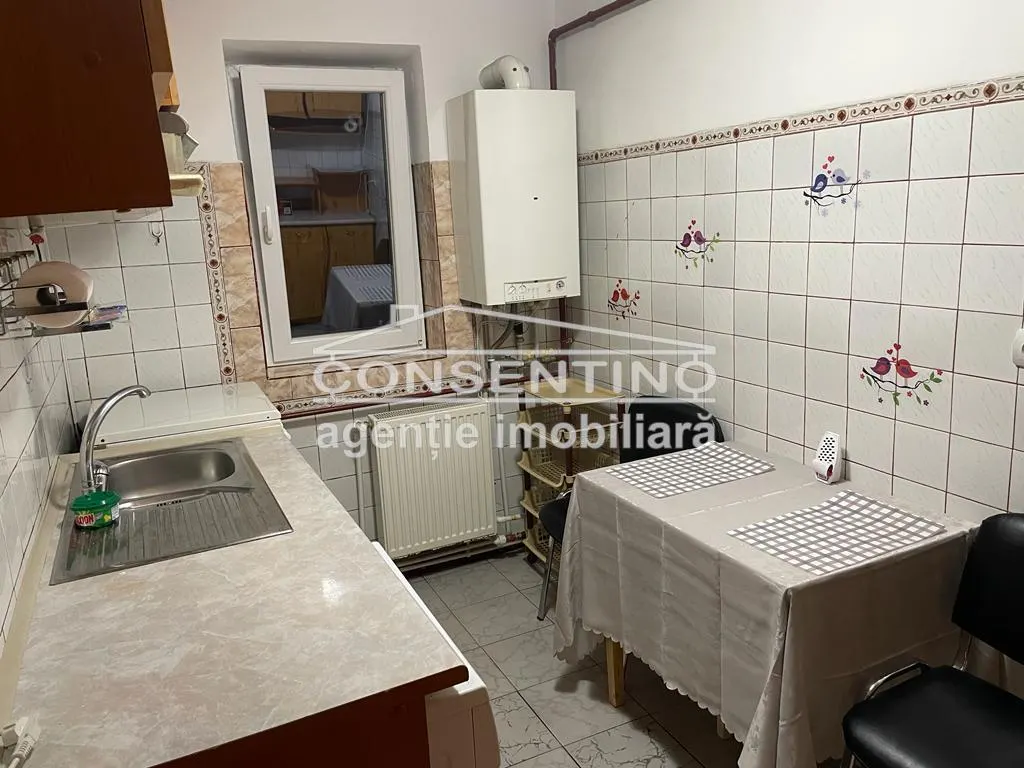 Se vinde imobil pe bdul N. Balcescu , mobilat si utilat - foto 1