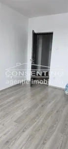 Se vinde imobil cu 2 camere , bdul N. Balcescu , liber , decomandat - foto 2