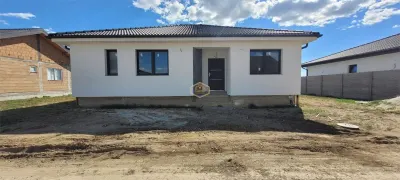 Casa Noua cu 4 camere în Lazuri | Teren 550 mp | Ansamblu rezidențial privat - foto 2