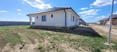 Casa Noua cu 4 camere în Lazuri | Teren 550 mp | Ansamblu rezidențial privat - foto 3
