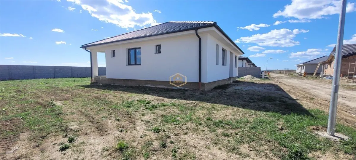 Casa Noua cu 4 camere în Lazuri | Teren 550 mp | Ansamblu rezidențial privat - foto 3