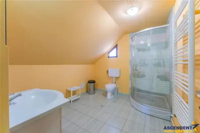 Sediu firma/ rezidential, pe domeniu de 2.240 mp teren,Central, Halchiu, Brasov - foto 6